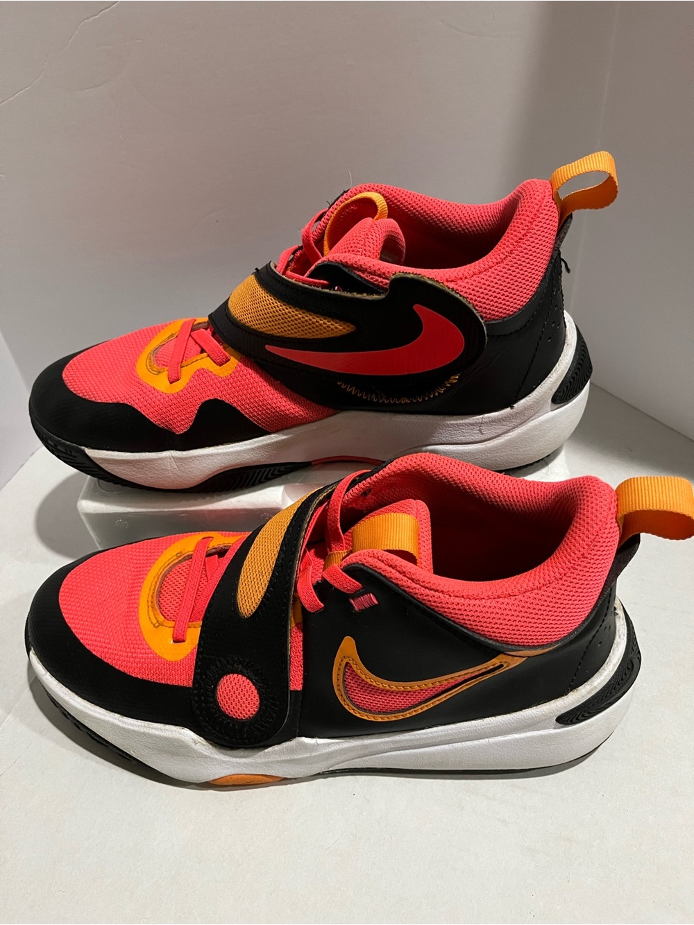 Nike Boys Stylish Team Hustle D 11 Sneakers in Pink/Orange/Black/White SIZE 7Y - Picture 3 of 12